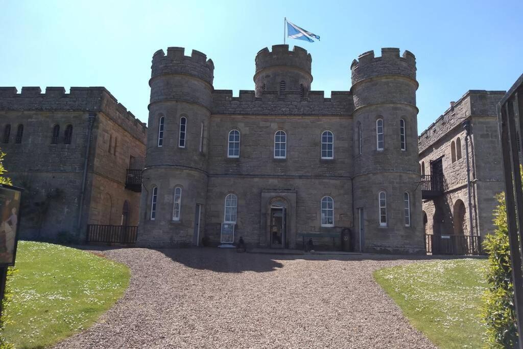 Marys Garden View North Apartment Jedburgh Bagian luar foto