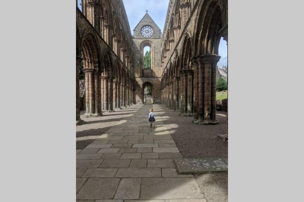Marys Garden View North Apartment Jedburgh Bagian luar foto